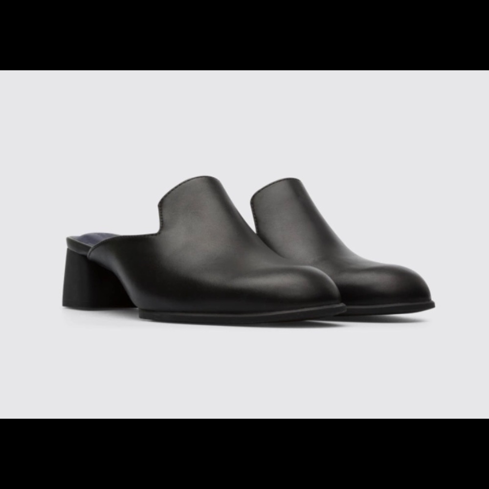 CAMPER Katie size 9
Women’s black open shoes🥰 never worn🥳